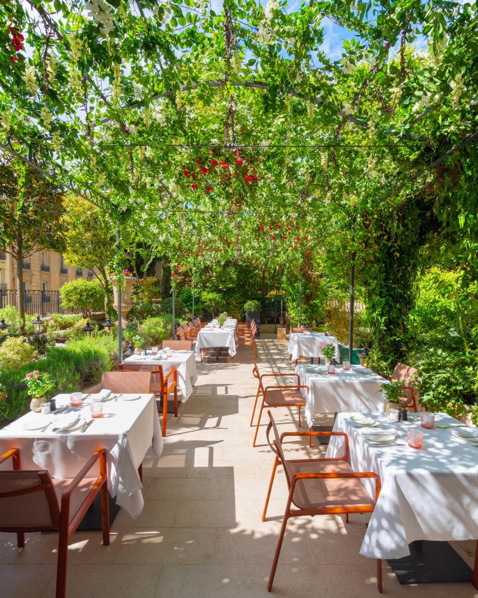 Shangri-La Paris Hotel Exterior photo